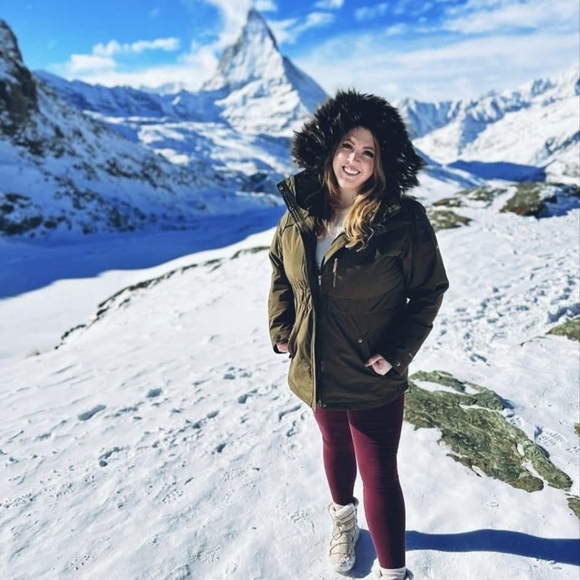 Meet your Posher, Mckenzie - Picture 2 of 7